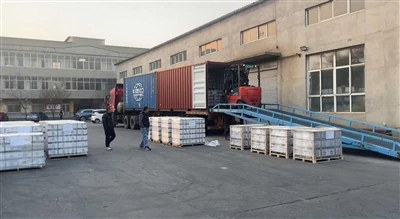 Carregar e enviar as mercadorias em contêineres